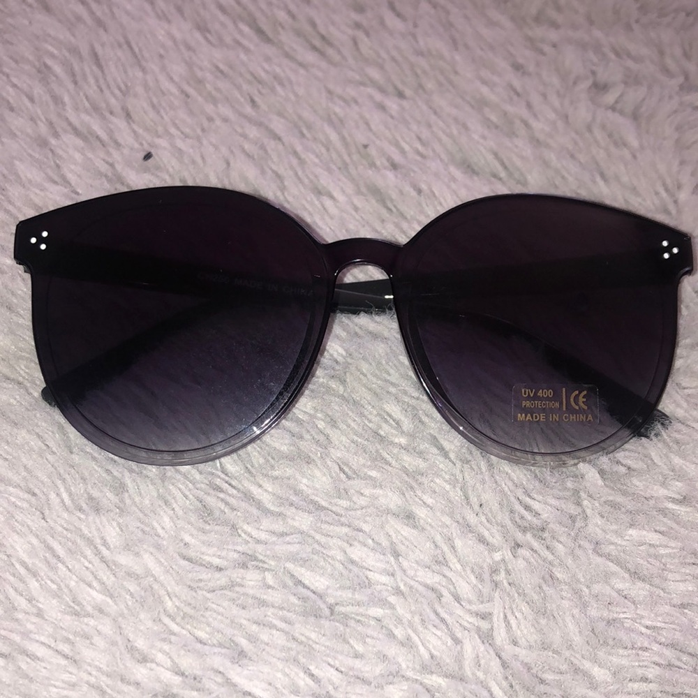 SOLD ** ✴️free gift w/ any purchase: Super Cute Shades